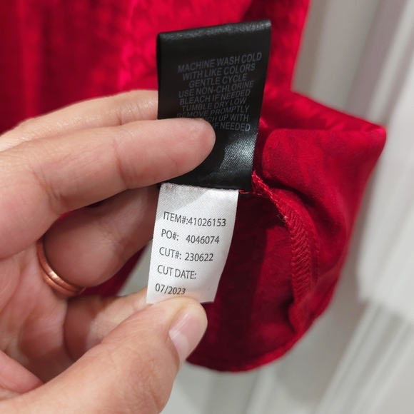 TORRID Red Satin Jacquard Houndstooth Lace Trim Cami, Like New, Size 1, 1X - Picture 11 of 14